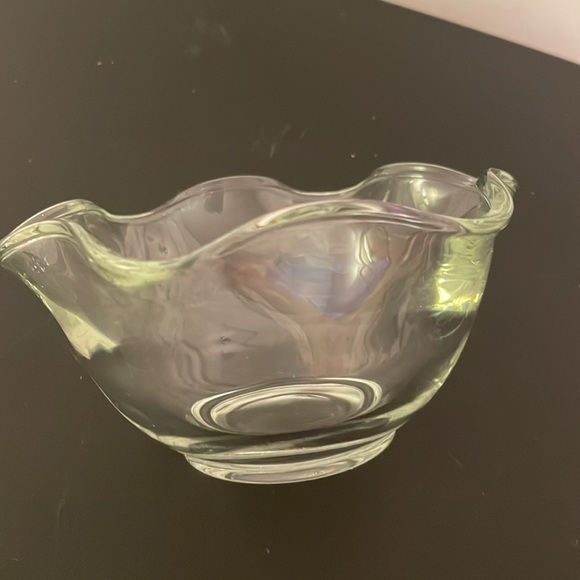 Vintage Indiana Green Tint Glass Bowl with Ruffled Rim - Picture 7 of 9